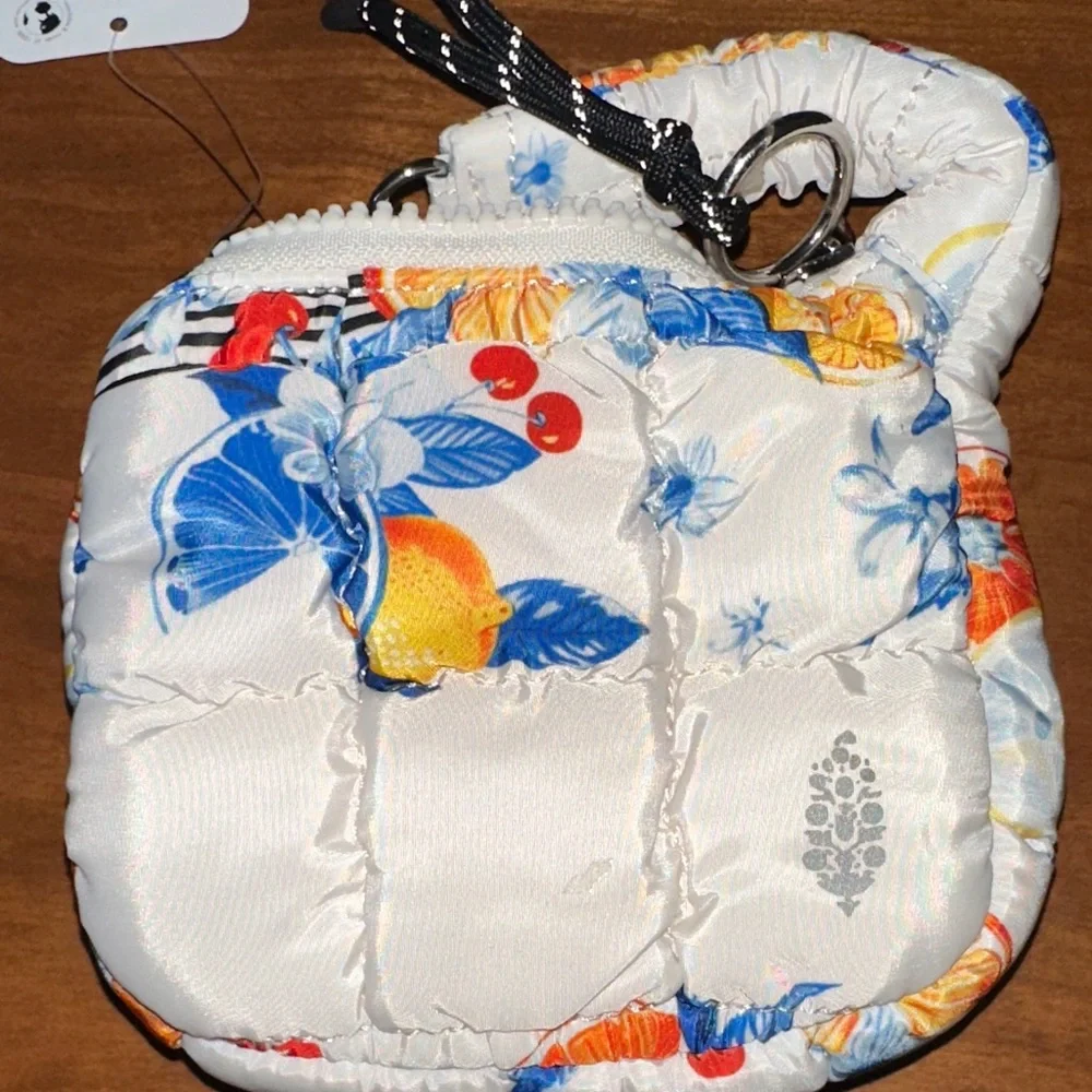 FP Movement Printed Micro Pouch in Ivory with Blue Floral NWT - Picture 3 of 8